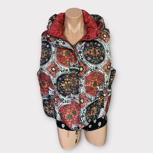 Sundance Women’s Small Paisely Floral Print Reversible Puffer Vest With Hood